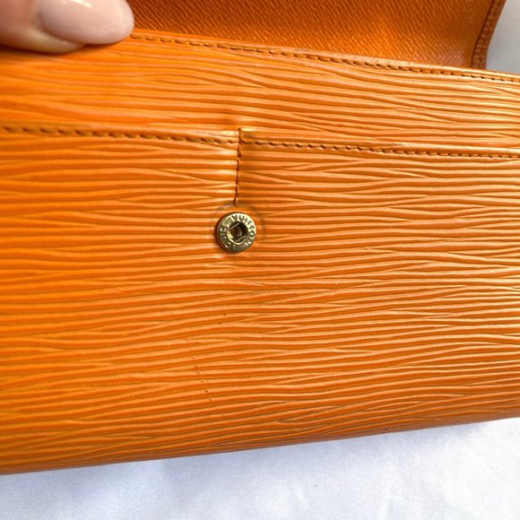 Auc Louis Vuitton Tangerine/Orange Epi Long wallet - Picture 7 of 15